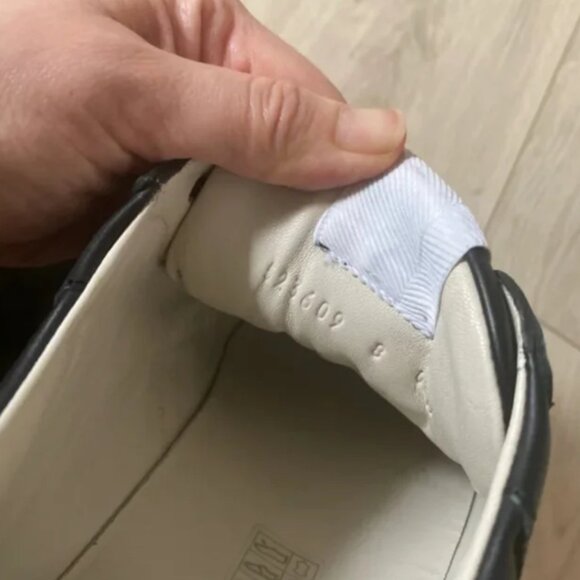 Gucci  Rhyton sneaker with Gucci logo - Picture 8 of 8